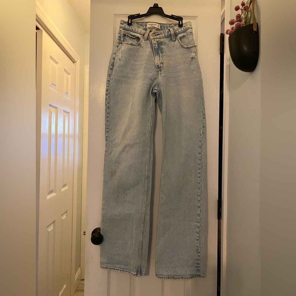 Abercrombie & Fitch 90’s Relaxed High Rise 25 0L Curve Love Asymmetrical Button